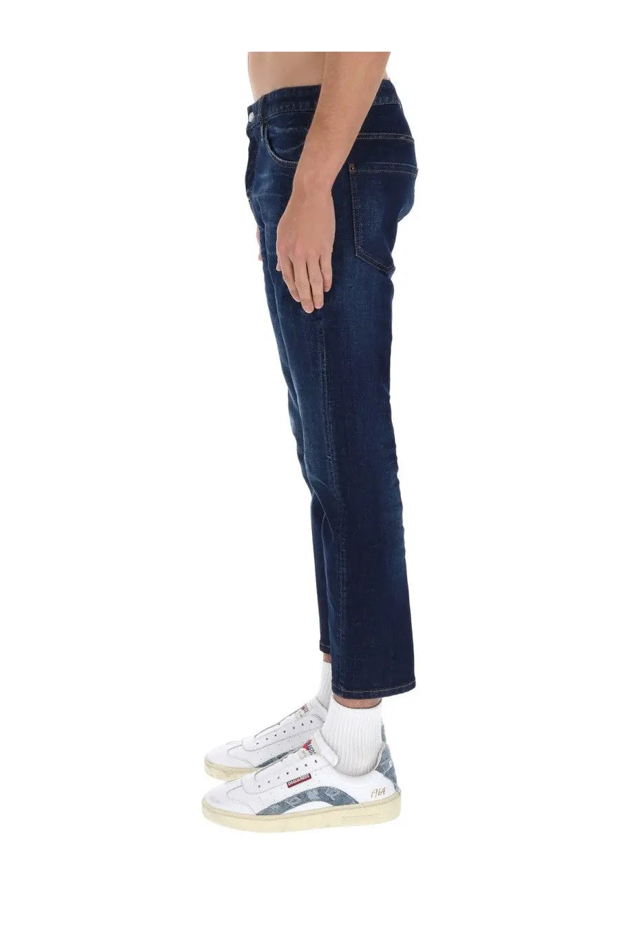 Dsquared2 men’s blue cotton denim jeans with straight-leg cut and classic five-pocket design
