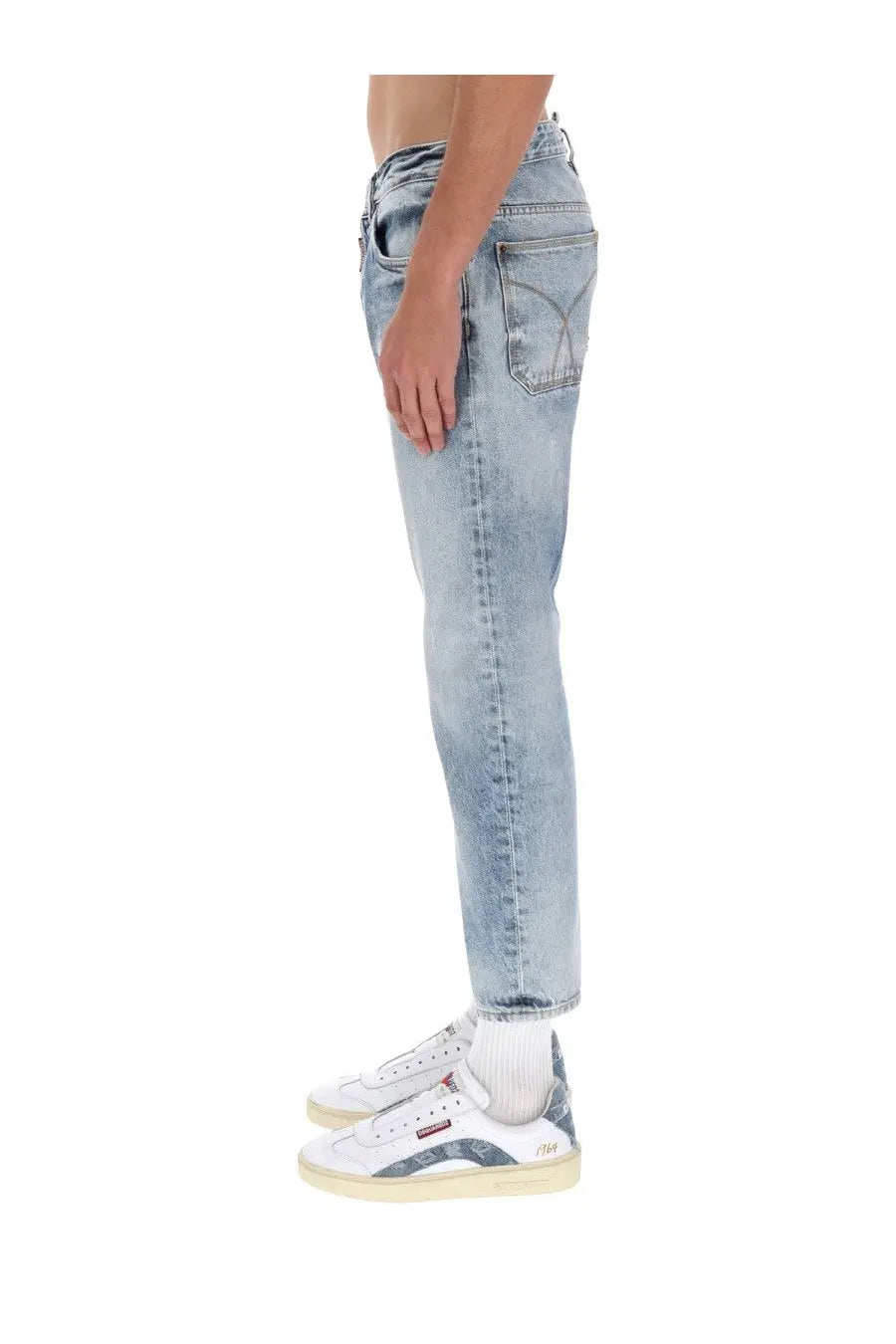 Dsquared2 men’s light-wash cotton denim jeans with slim fit and faded detailing in blue color