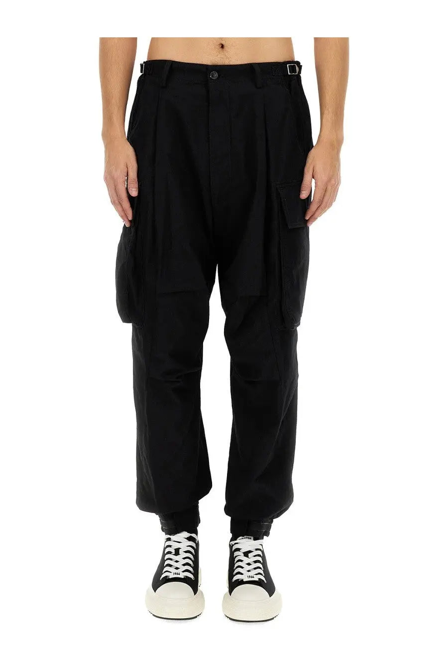 Dsquared2 men’s icon new generation black cargo pants with pleated waistband and multiple side pockets in durable fabric