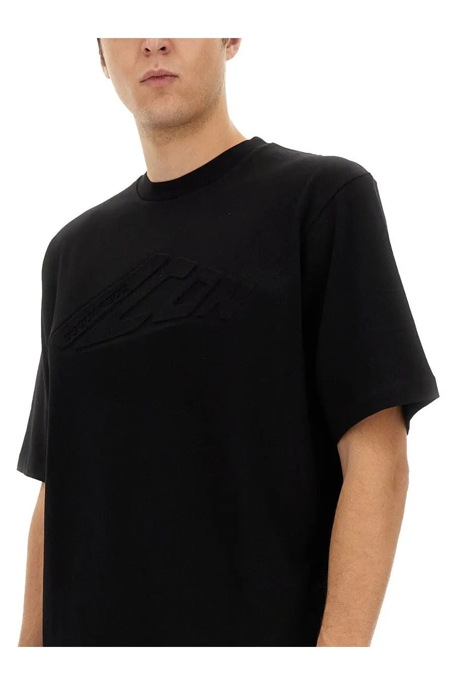 Dsquared2 men’s black short-sleeved crew neck t-shirt with subtle textured mountain logo across the chest