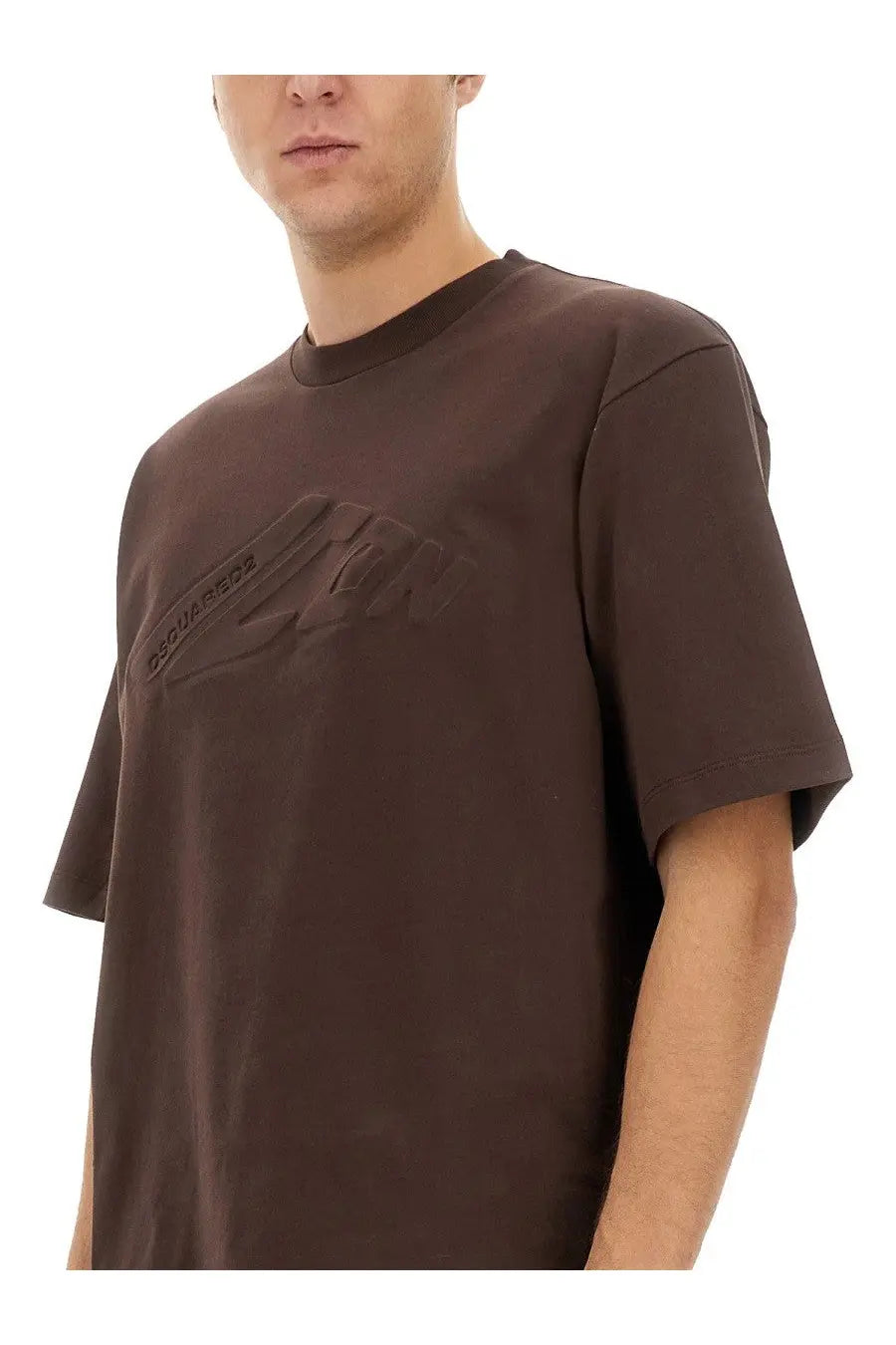 Brown Dsquared2 men’s short-sleeved t-shirt with subtle embossed logo on chest in soft cotton fabric