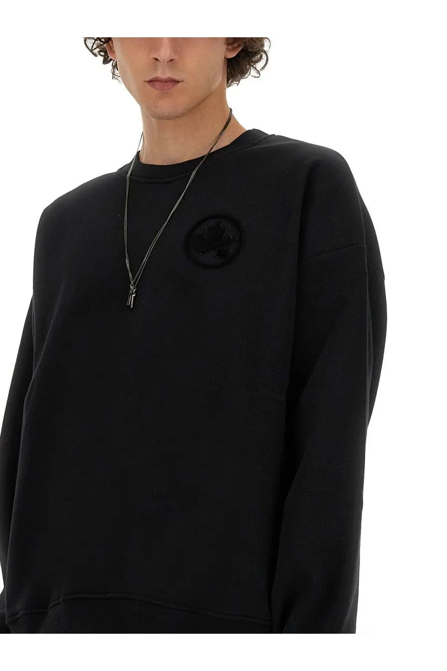 Dsquared2 men’s black oversized crewneck sweatshirt with circular embroidered patch on left chest in relaxed fit