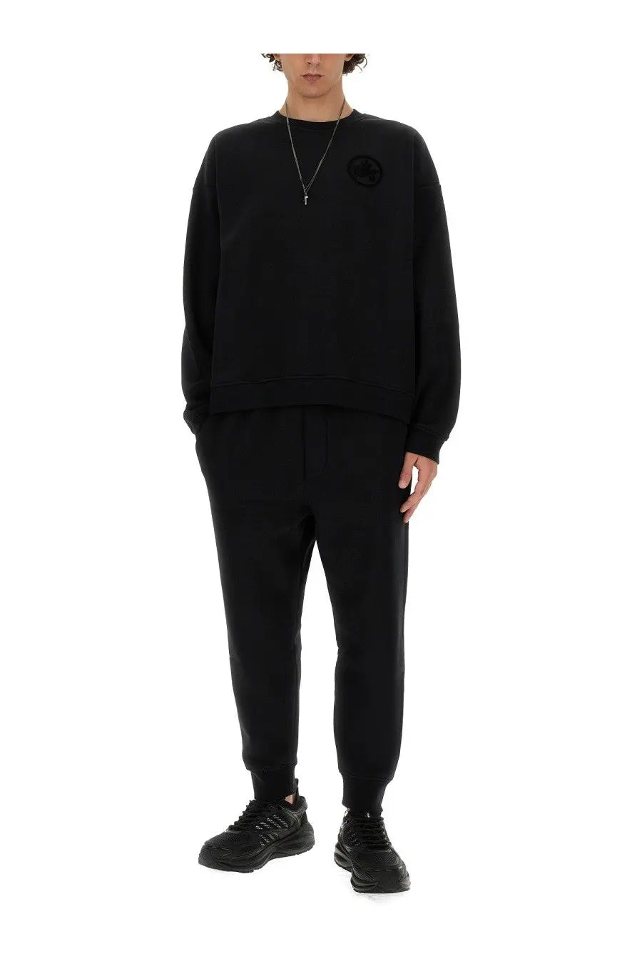 Dsquared2 men’s black oversized crewneck sweatshirt with subtle embroidered logo for a relaxed fit look