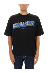 Black dsquared2 men’s t-shirt with bold glittery silver and blue outlined dsquared2 logo on front