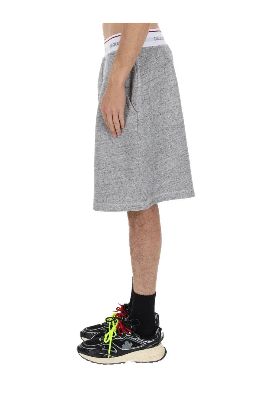 Dsquared2 men’s oversize sweatshorts in gray heather with a white waistband featuring the dss logo