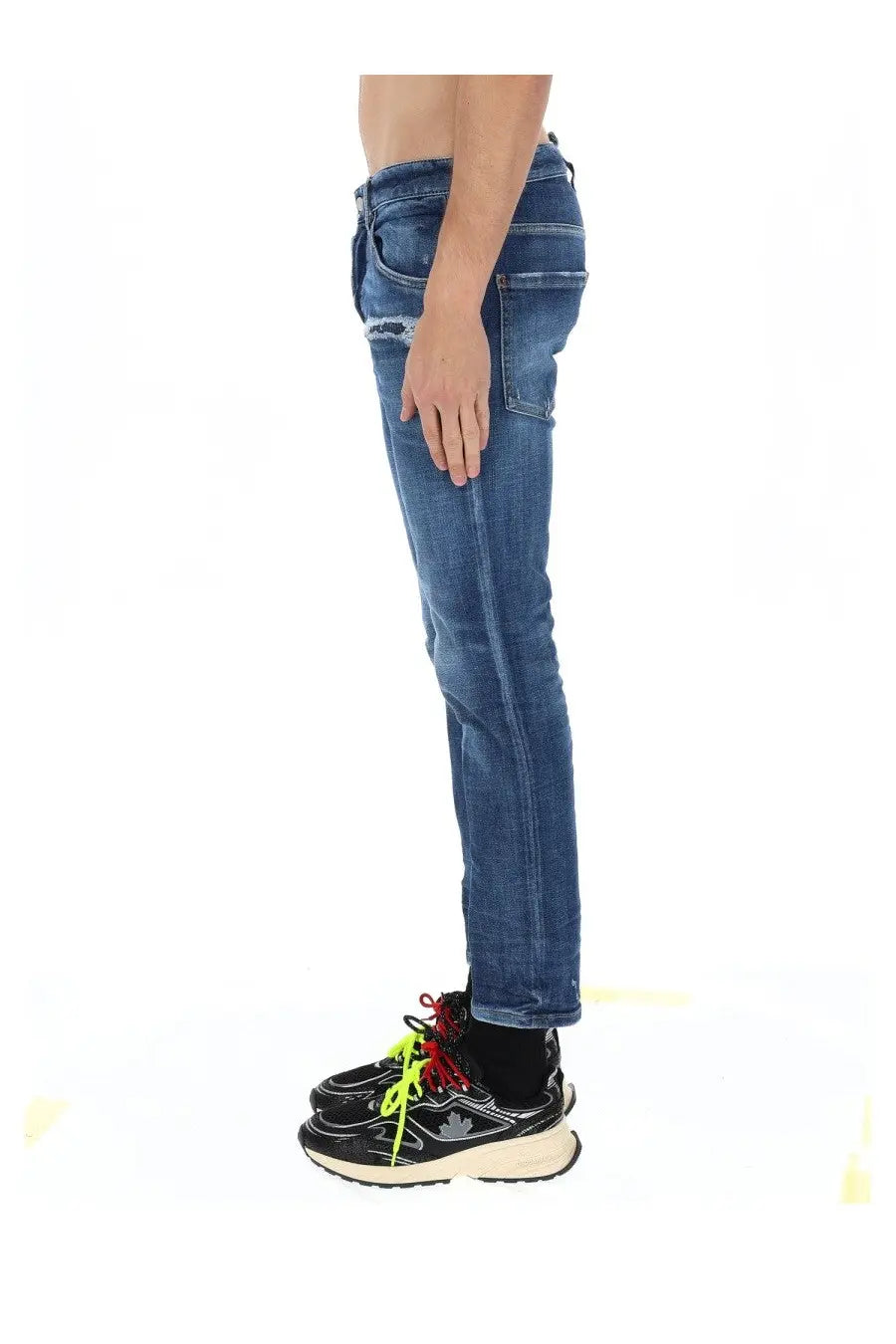 Dsquared2 men’s blue denim slim fit skater jeans with distressed hem details
