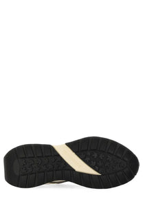Dsquared2 men’s sneaker sprinter white with black rubber sole, cream diagonal stripe, and embossed logo visible from the back side