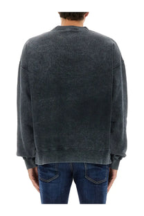 Dsquared2 men’s sweatshirt grey in dark gray with a relaxed fit and ribbed cuffs made of soft fabric