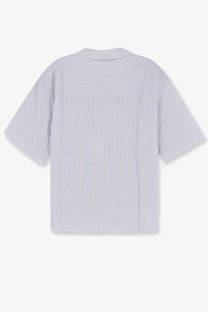 DUNST men’s cotton shirt with light blue and white subtle vertical stripes in a short-sleeved design