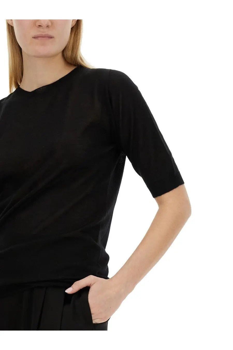Fabiana Filippi women’s black cashmere sweater with short sleeves and a simple round neckline in lightweight fabric