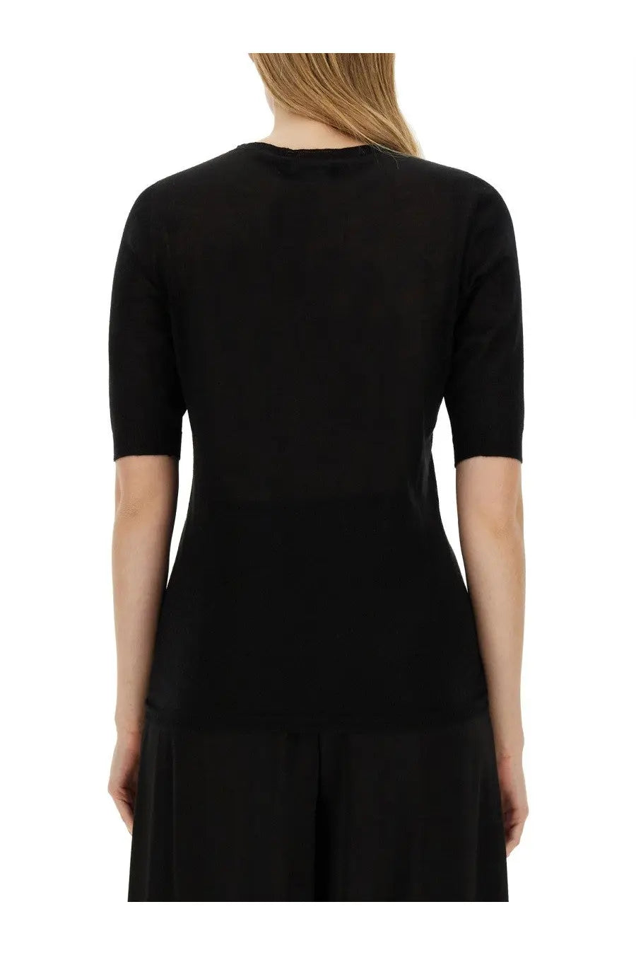 Fabiana Filippi women’s cashmere sweater black showing a fitted silhouette with three-quarter sleeves and subtle seam detailing