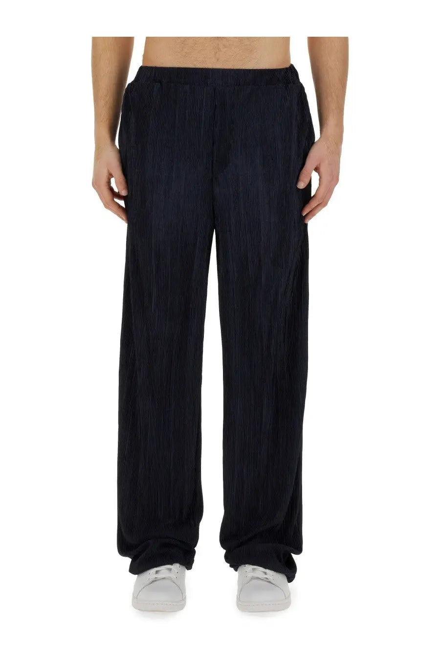 Family first men’s pleated pants in black with relaxed wide-leg cut made from comfortable fabric