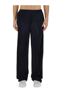 Family first men’s pleated pants in black with relaxed wide-leg cut made from comfortable fabric