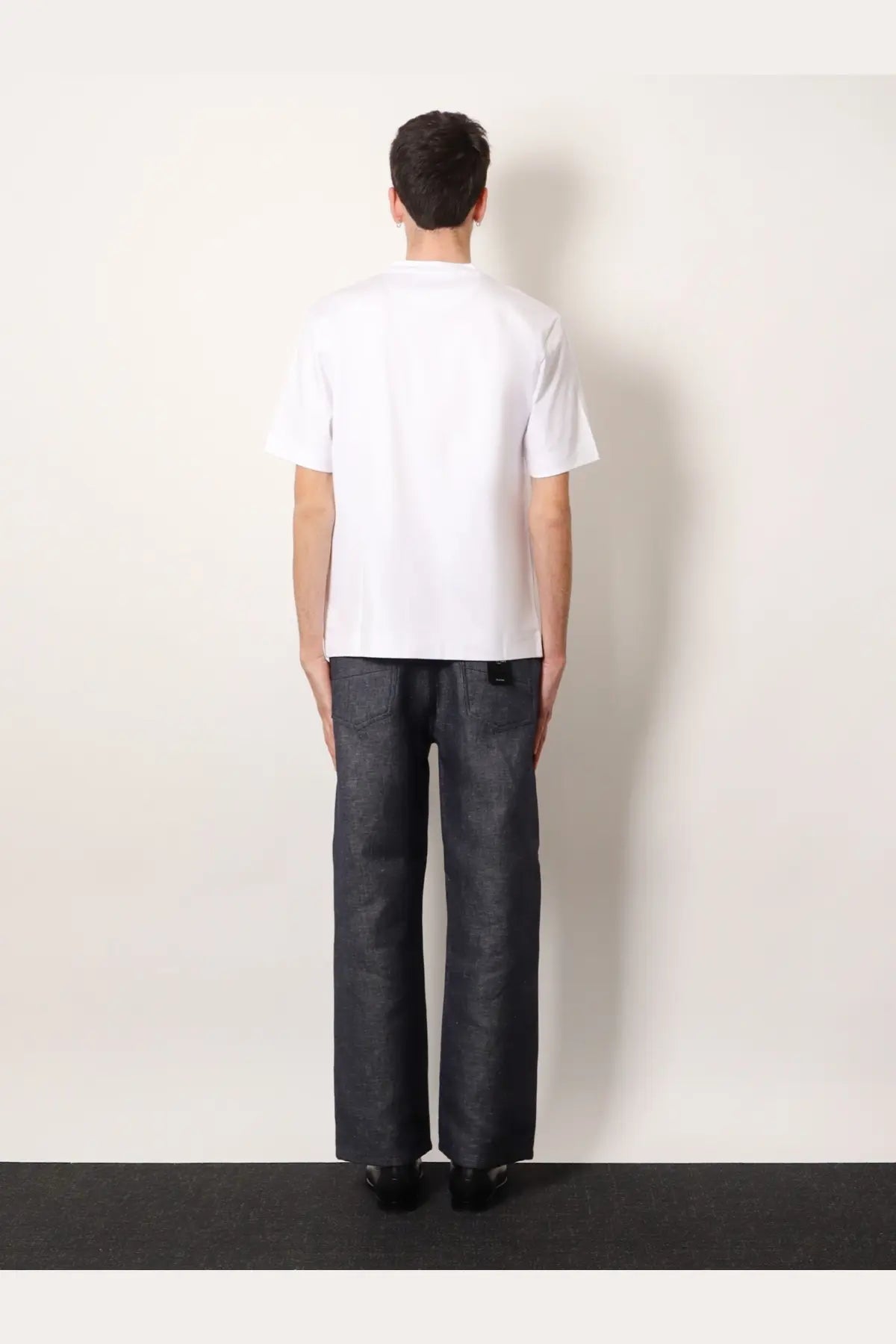 Fendi men’s white short-sleeved cotton t-shirt with a simple crew neck design