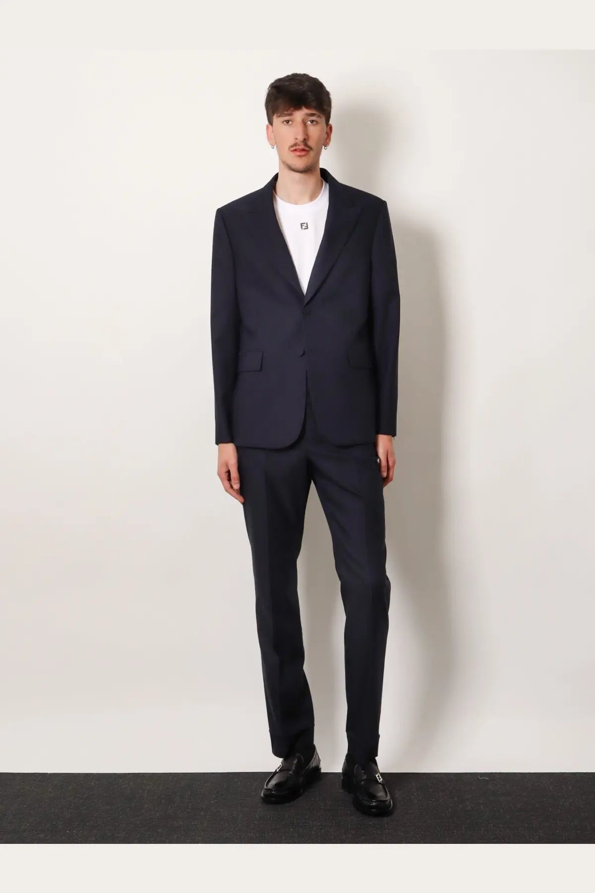 Navy blue tailored suit with single-breasted jacket and matching trousers made of wool and cotton by Fendi
