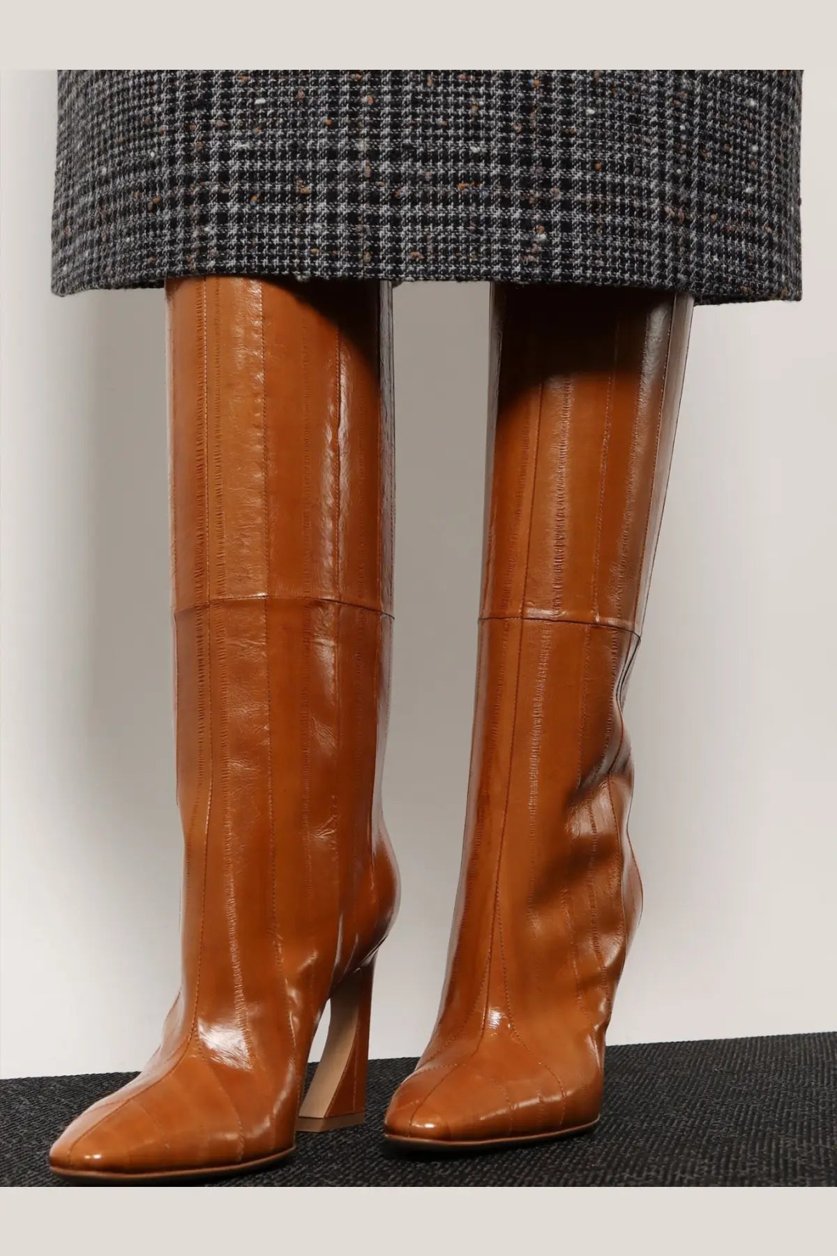 Fendi women’s arco hagfish brown patent leather knee-high boots with glossy finish and block heel