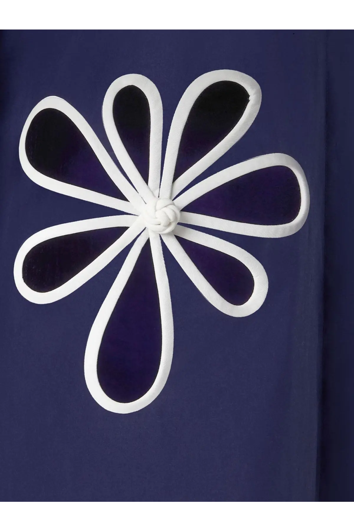 Fendi women’s cotton popelin shirt inchostro 26 in deep blue with a white embroidered flower appliqué and knotted center