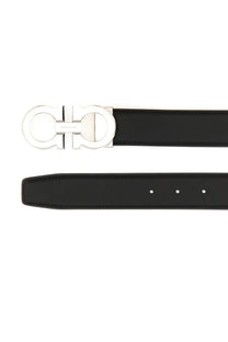 Ferragamo men’s cintura in pelle black leather belt with silver-toned gancini buckle visible front side