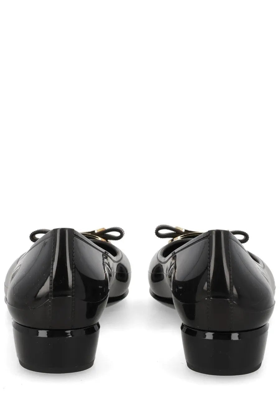 Ferragamo women’s ballerina nara jelly black patent leather ballet flats with glossy finish and gold-tone bow accents