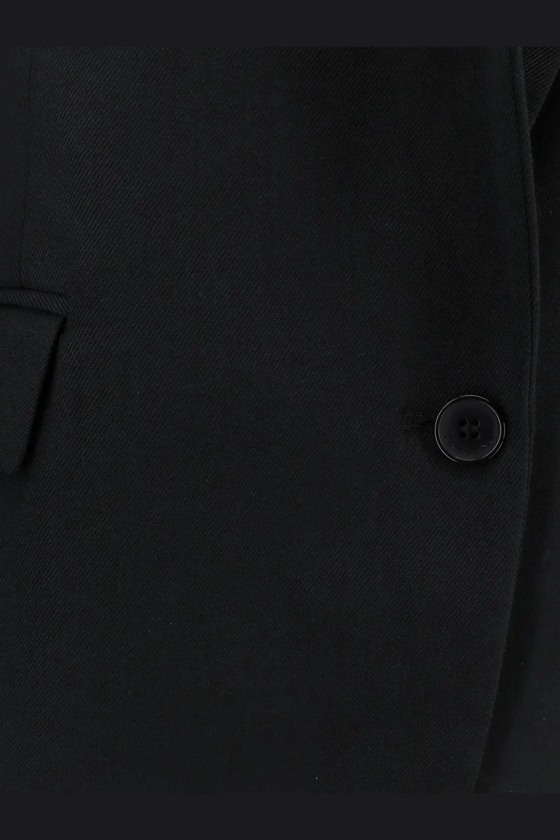 The frankie shop women’s amelia tailored blazer in black textured fabric with a single dark button closure
