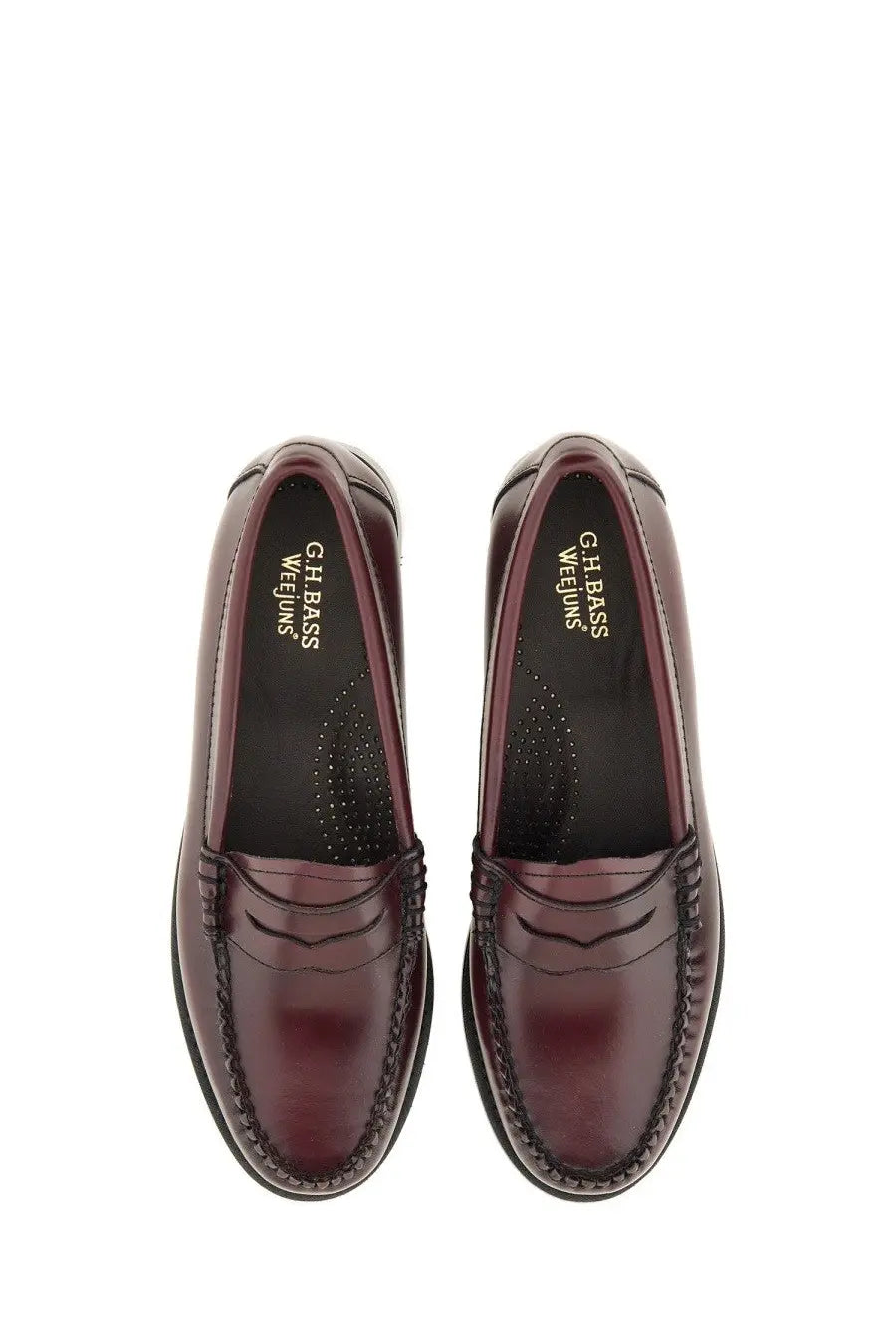 G.H. Bass women’s mocassino weejun penny loafers in burgundy leather with classic stitching and black rubber soles