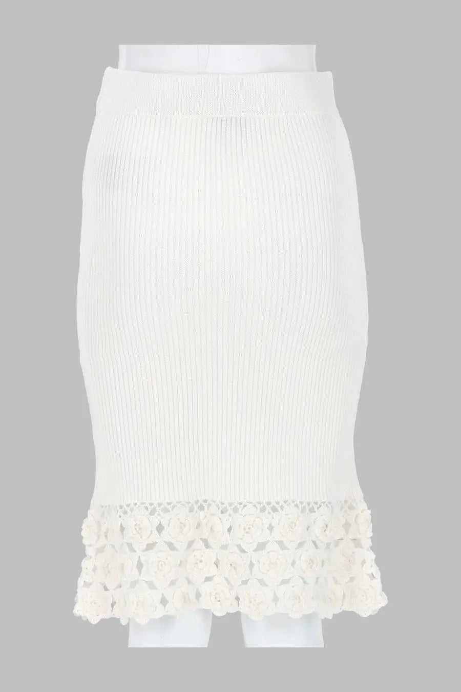 Ganni women’s gonna con bordo white ribbed knit pencil skirt with delicate floral lace hem in crochet detail