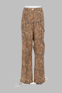 Brown and tan camouflage cargo pants in cotton with multiple pockets by ganni womens pantalone cargo in cotone stampato beige