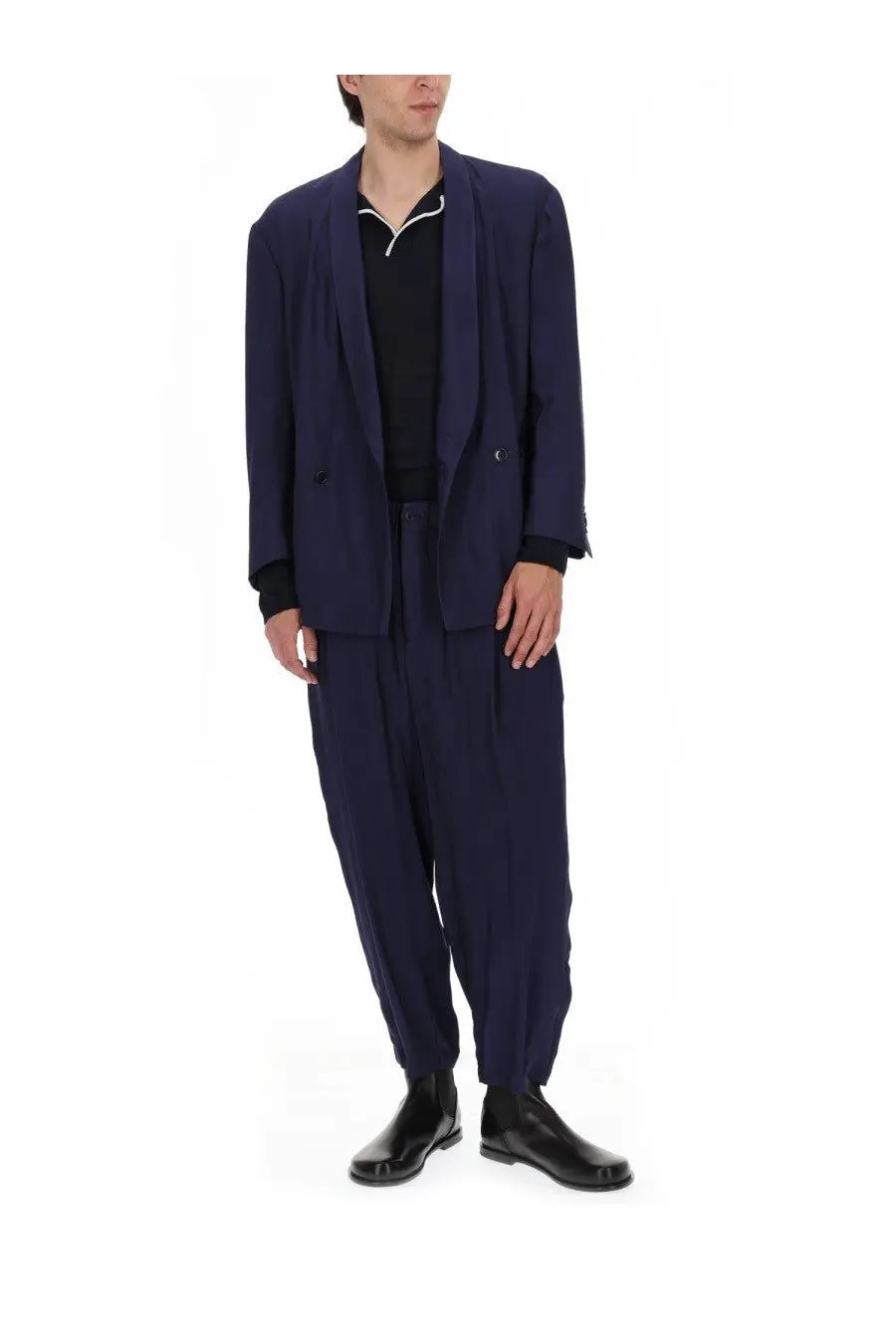 Navy blue tailored Giorgio Armani men’s abito due pezzi blazer in viscose with white contrast stitching and chest logo