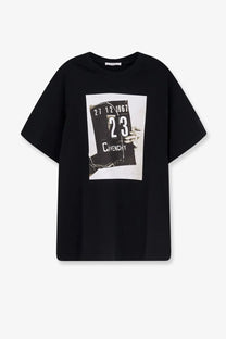 Givenchy men’s black cotton shirt featuring a bold black and white graphic of vintage jersey number 23 and date 27.12.1967