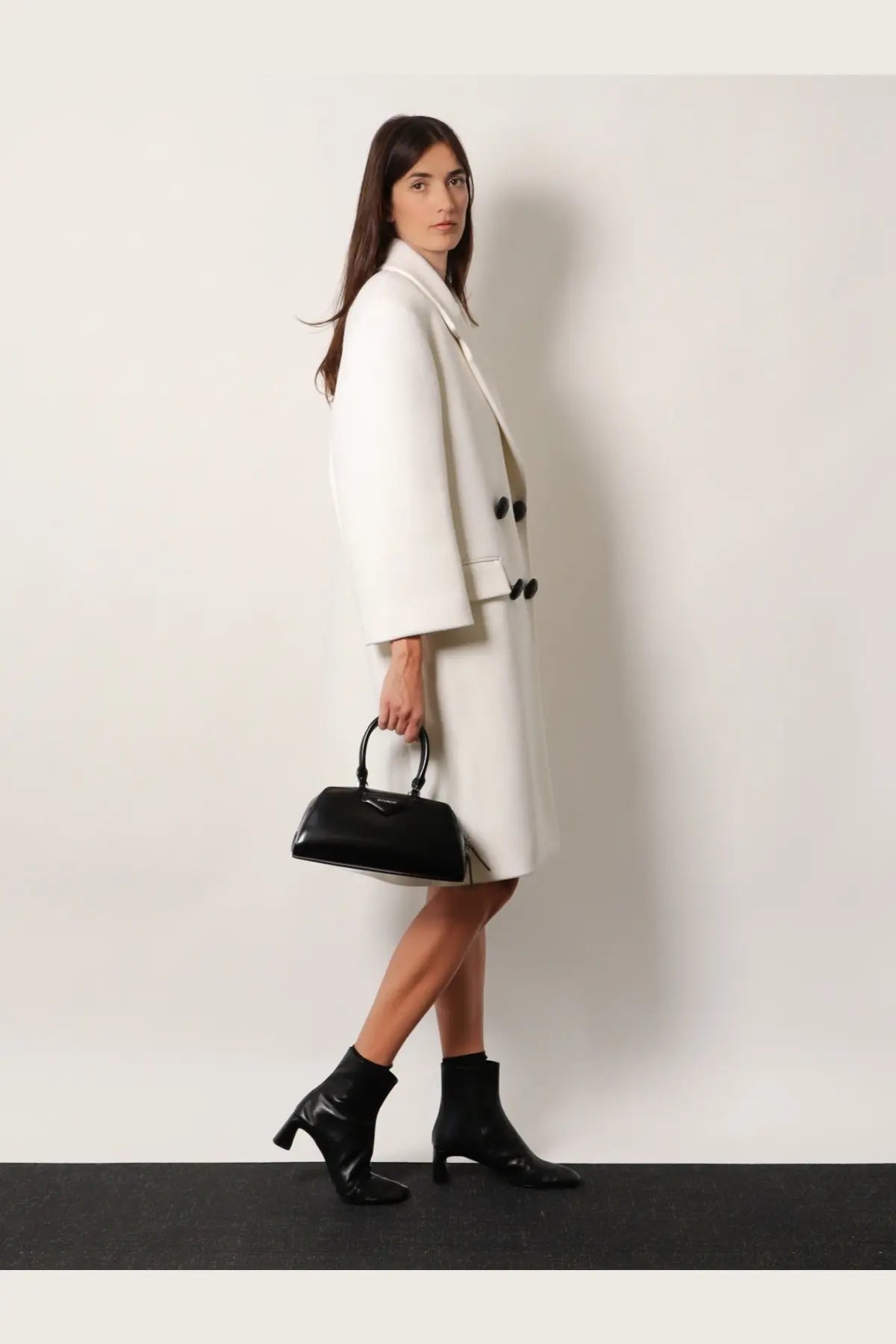 Givenchy women’s antigona small black leather crossbody bag with structured design and top handle