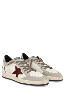 Golden goose men’s ballstar sneaker in beige and white leather with bold red star and distressed detailing