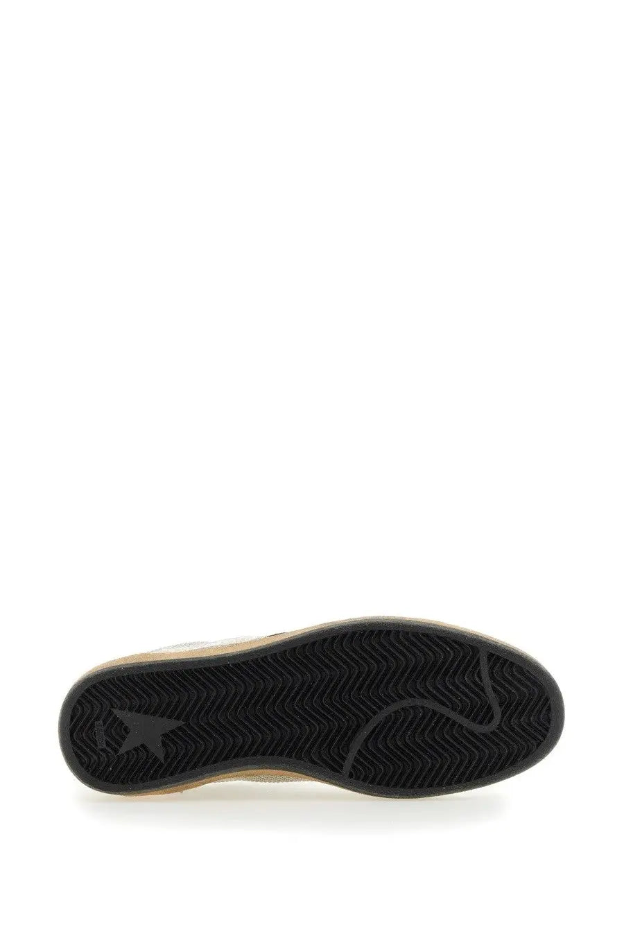 Black rubber sole with wavy tread and golden goose logo on the heel of golden goose men’s sneaker ball star silver