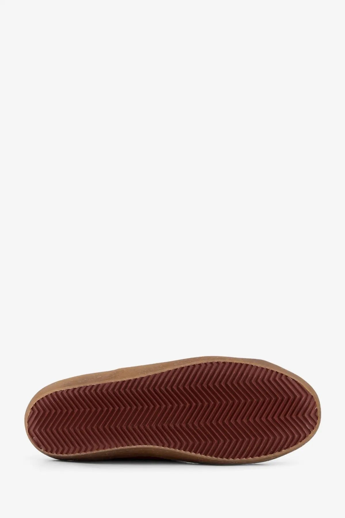 Brown rubber sole with distinctive chevron tread on golden goose men’s super star double quarter suede sneakers white