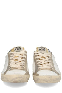 Golden goose men’s superstar sneaker white in white and beige distressed leather with classic low-top design and brand logo on tongue