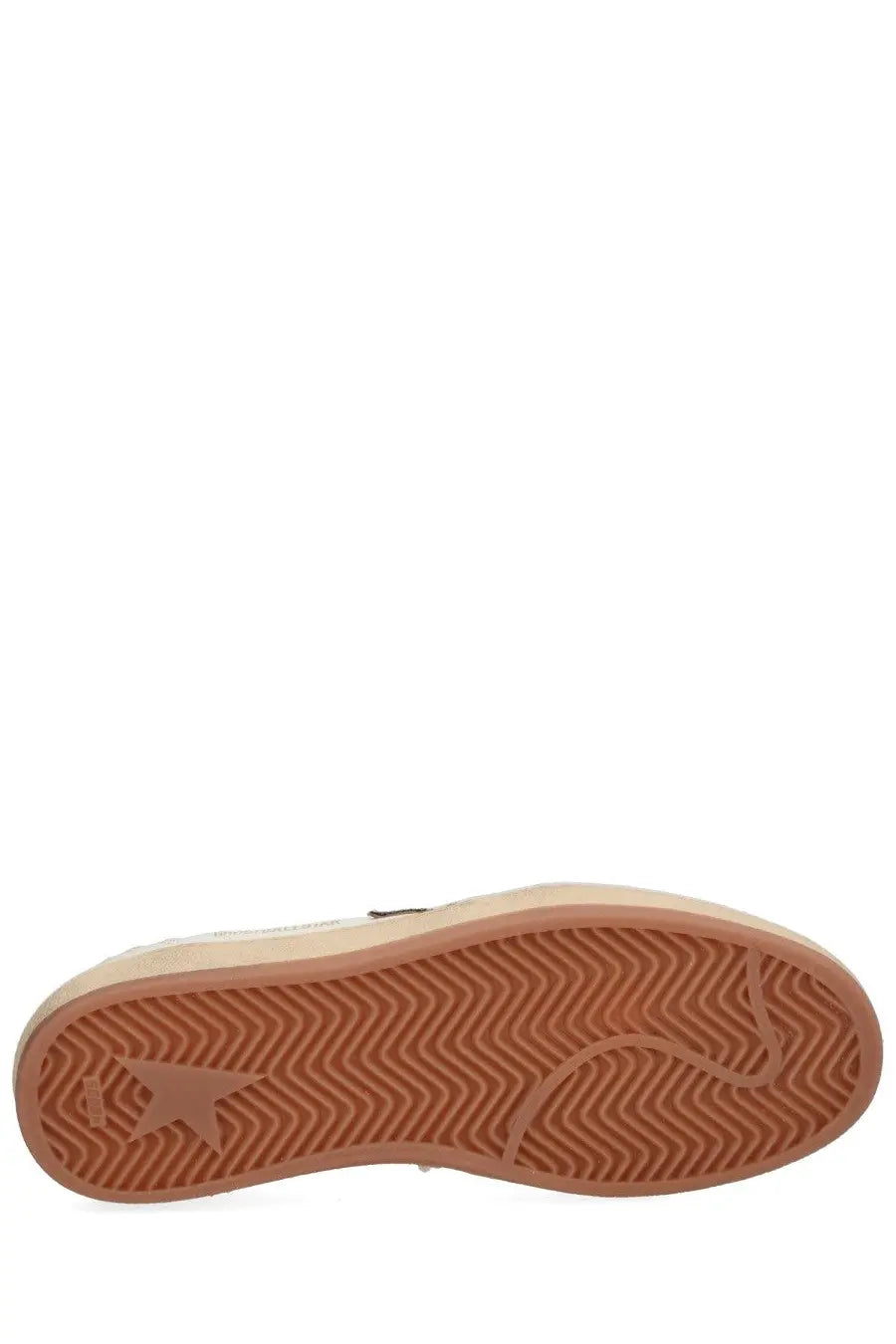 Tan rubber sole with star shaped logo and wavy tread pattern on golden goose women ball star sneaker multicolor