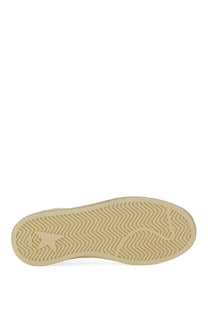 Beige rubber sole with zigzag tread pattern and embossed logo on golden goose women’s ballstar sneaker white