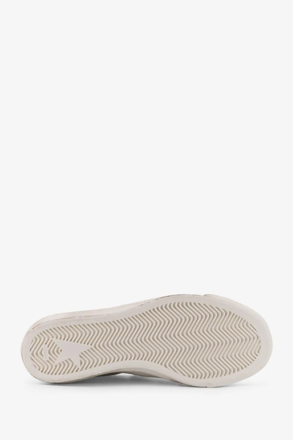 White rubber sole with subtle wavy tread and faint logo on golden goose women’s matchstar leather sneakers white