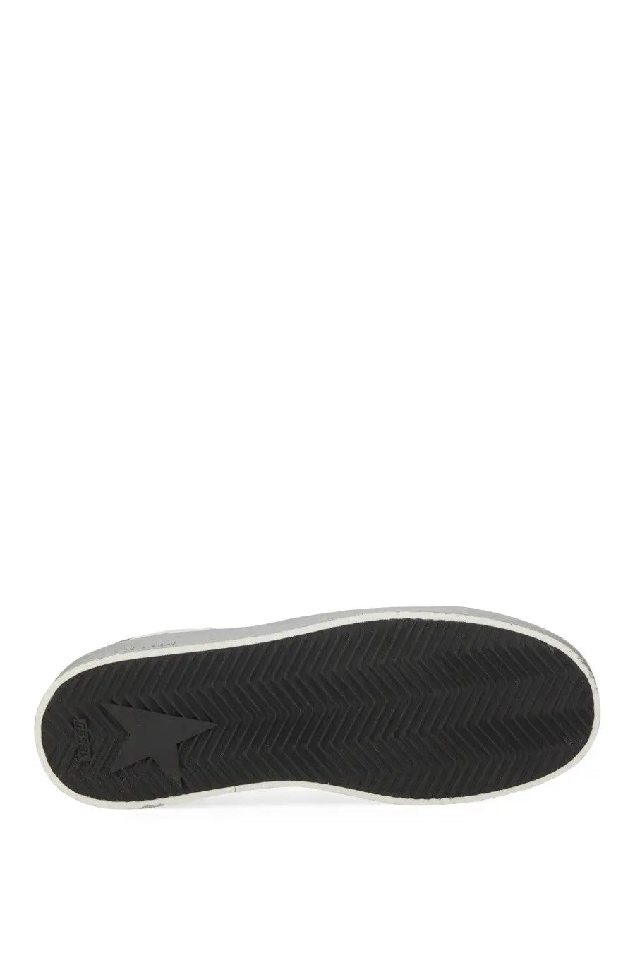 Black rubber sole with textured chevron pattern and star logo on golden goose women’s stardan sneaker white back side