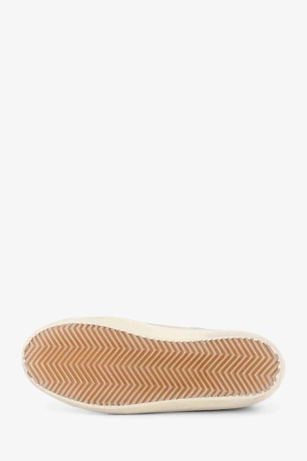Cream-colored rubber sole with zigzag tread on golden goose women’s super star beige suede sneakers