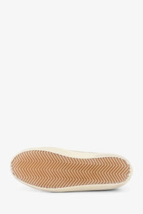 Cream-colored rubber sole with zigzag tread on golden goose women’s super star beige suede sneakers