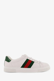 White Gucci men’s Ace low top leather sneakers with green and red stripes and crocodile-embossed heel tab
