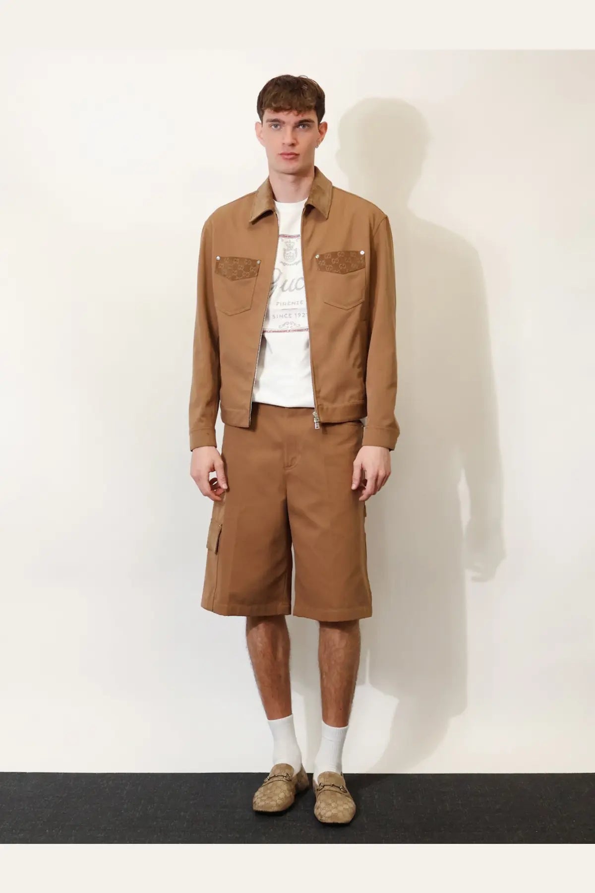 Gucci men’s beige canvas utility jacket with textured patch pockets paired with matching brown cargo shorts