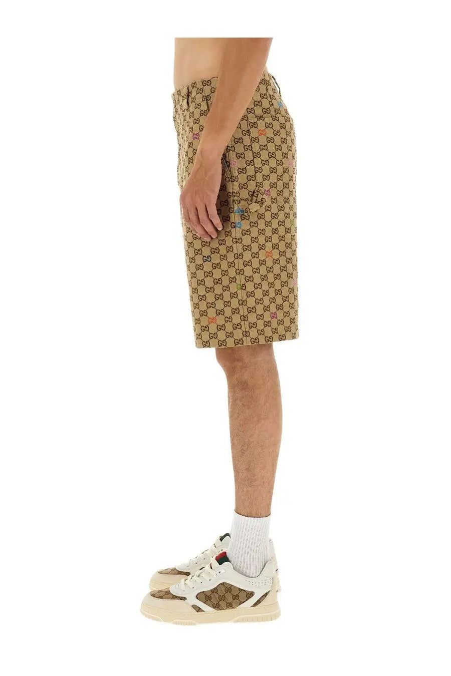 Beige gucci men’s fabric shorts with brown gg monogram pattern and multicolored accents on the front side