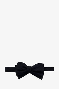 Gucci men’s GG black silk bow tie with classic symmetrical knot and smooth satin finish