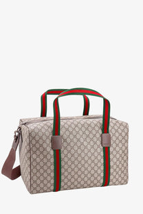 Beige Gucci men’s GG Supreme fabric and leather duffel bag with red and green striped handles for travel use