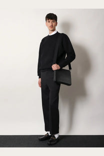 Gucci men’s black leather crossbody bag with minimalist design and subtle stitching details