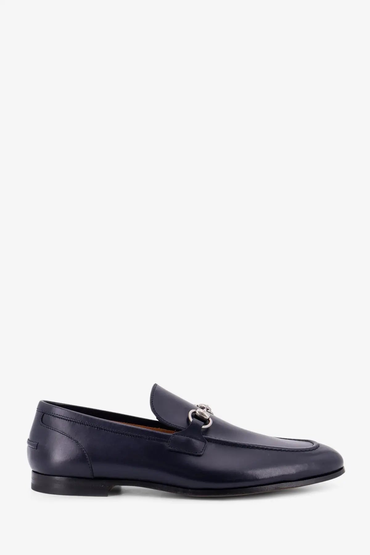 Gucci men’s navy blue leather loafer with silver horsebit buckle showcasing luxury formal footwear design