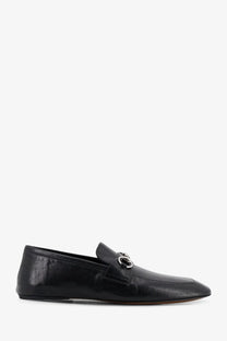 Black leather gucci men’s ragazzo loafers featuring signature metal horsebit buckle in black