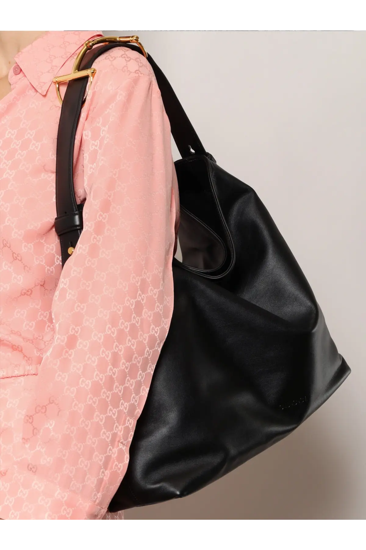 Black leather gucci womens beatrix large shoulder bag with gold hardware and interlocking gg pattern strap