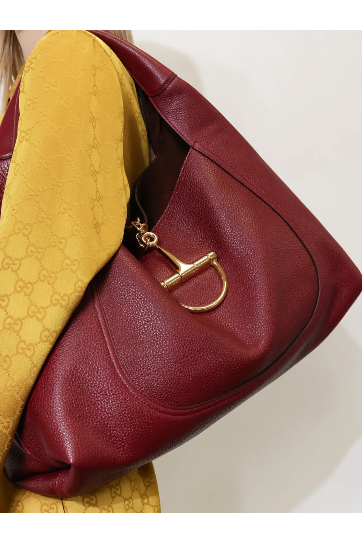 A rich burgundy leather Gucci women’s Borsa Spalla Softbit shoulder bag with gold-tone metal horsebit clasp